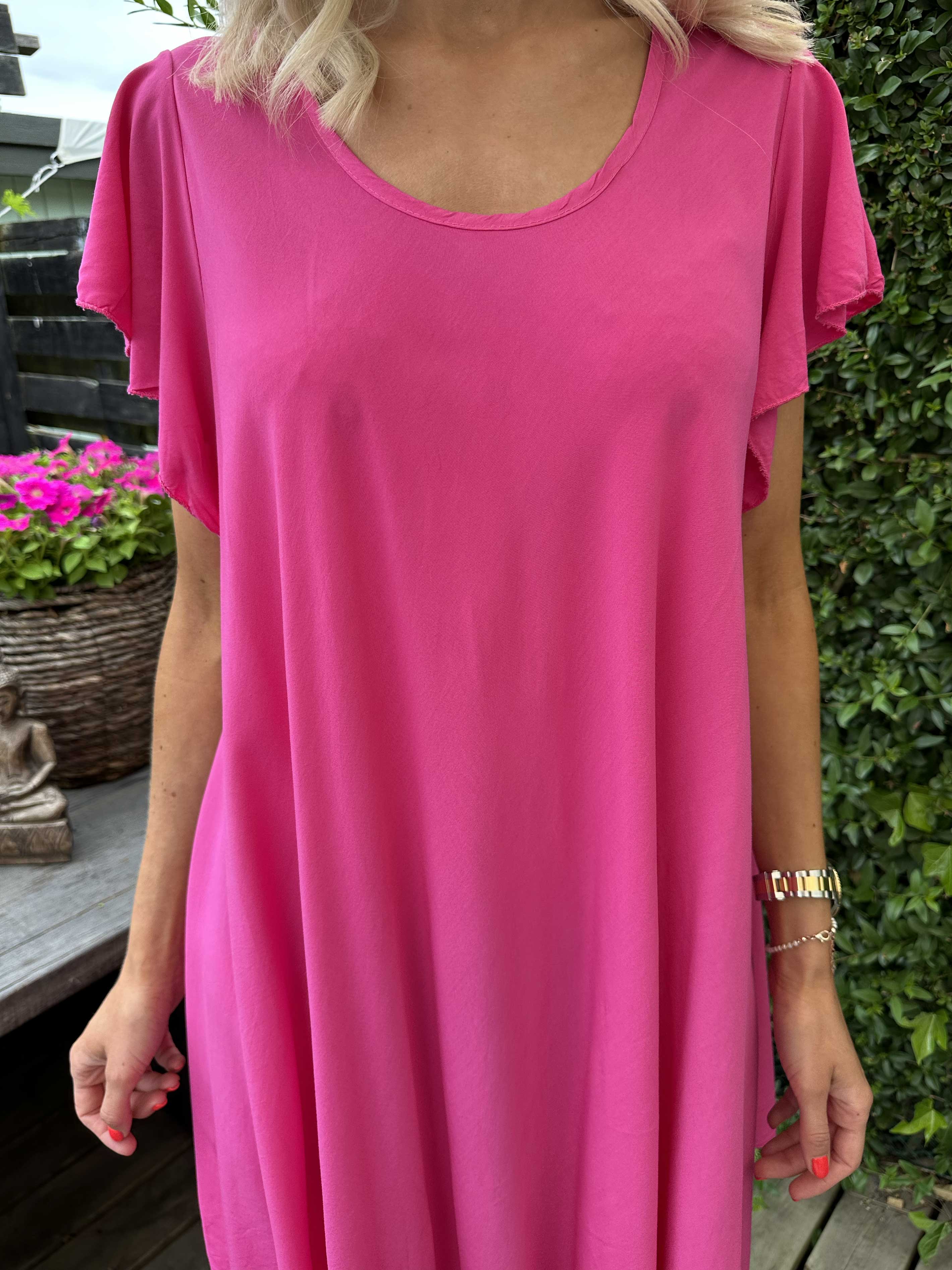 Davina - Enkel viskosklänning med t-shirtärmar